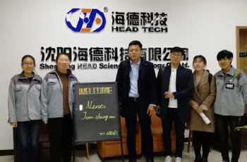 Des clients coréens achètent une machine de découpe au jet d'eau HEAD