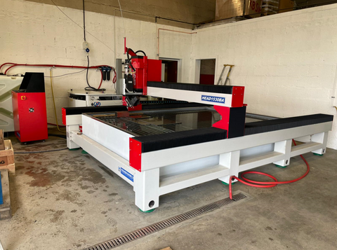 Machine à découper en métal à jet d'eau